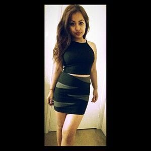 Highwaisted mini skirt.